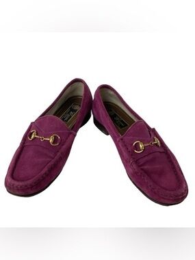 Gucci vintage size 35.5 IT / 5.5 U.S womens Suede Loafers Fuchsia purple/pink